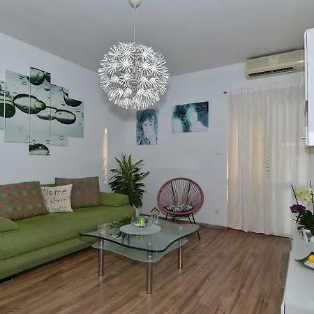 Maja Apartment *