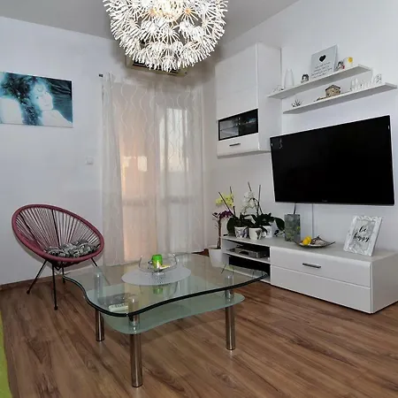 Apartment Maja *