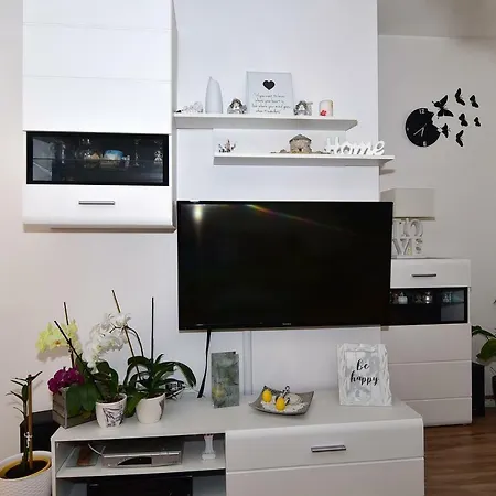 Maja Apartment *