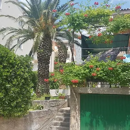 Maja Apartment *